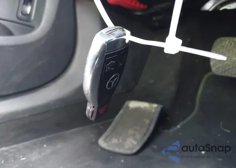 2015 Mercedes-Benz C 300 4Matic/Luxury 4Matic/Sport 4Matic z USA, uszkodzony, nr VIN 55SWF4KB3FU027619